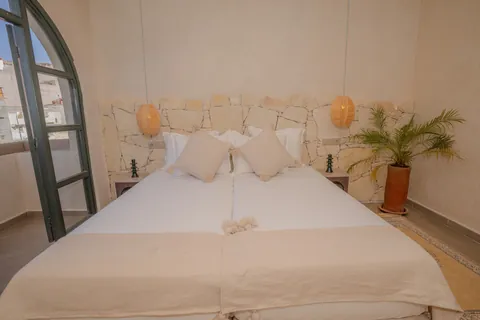 Twin or double room – 4/10