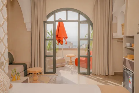 Sea-view room – 4/10